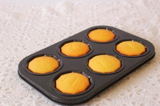 出炉立即脱模，晾至室温密封保存