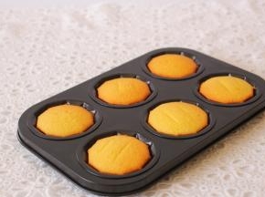 出炉立即脱模，晾至室温密封保存