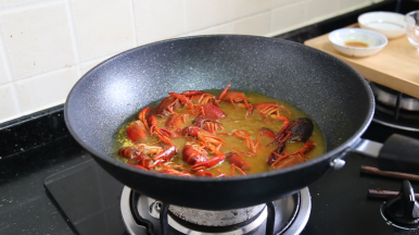 盖上盖子焖煮15分钟左右后收汁即可