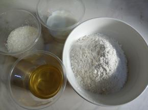 所需食材称好备用。