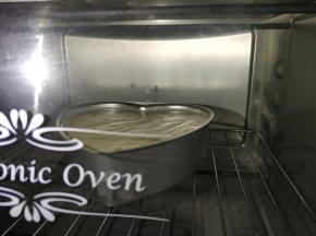 入烤箱160度°半小时，最后180度°十分钟。