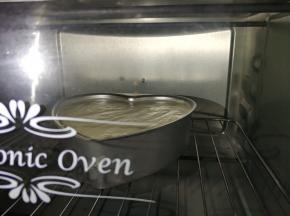 入烤箱160度°半小时，最后180度°十分钟。