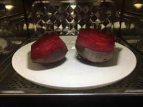 放在蒸锅里蒸20分钟，将其蒸熟。