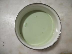 玄米抹茶牛奶过筛一次。