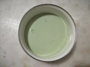 玄米抹茶牛奶过筛一次。