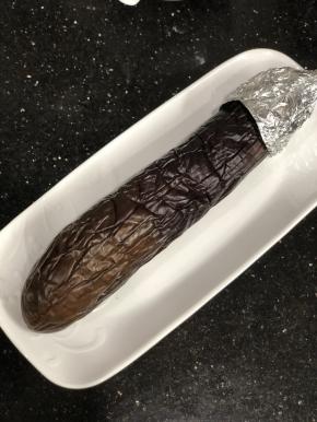 烤好的茄子变得柔软