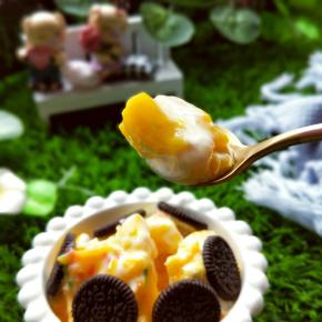 一勺一块，有芒果还有酸奶，浓郁清凉的口感，一个字，美。