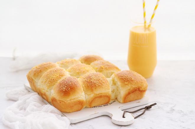 椰蓉黑芝麻排包