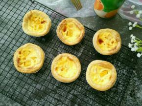 接着放入预热好的烤箱，上管180度下管160度，烤18分钟。