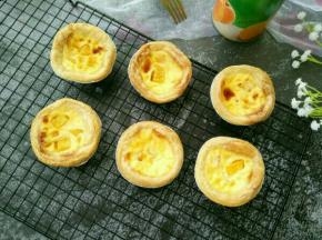 接着放入预热好的烤箱，上管180度下管160度，烤18分钟。