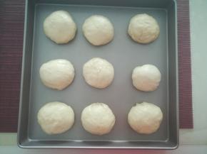 之后，排气，揉匀，滚圆，整形，发现至1.5至2倍大。