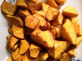 炸至金黄色捞出拎干油，放一旁备用