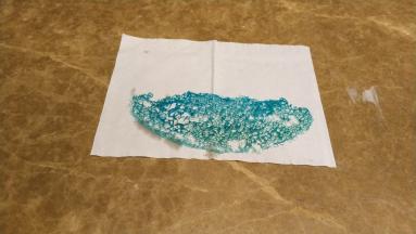 放入吸油纸里吸多余的油