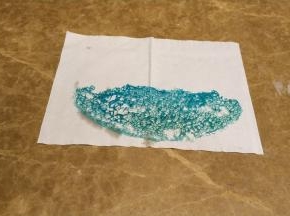 放入吸油纸里吸多余的油