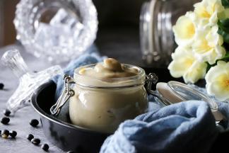 放入裱花袋排空气后放入冰箱待用，或容器中，表面需覆盖保鲜膜。