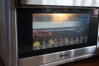 放入烤箱，选择发酵档32度，发酵45分钟