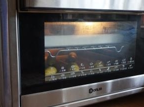 放入烤箱，选择发酵档32度，发酵45分钟