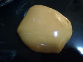 揉至无干粉后保鲜膜包好放冰箱冷藏松弛30分