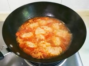 盖上锅盖中火烧开继续小火烧五分钟