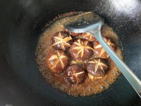 放一点鸡精，可以出锅啦！