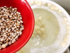 大火滚开后加入薏仁