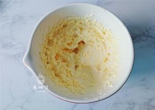 混合好再倒入牛奶继续打下片刻