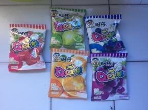 买了5种颜色的qq糖，一元一包的qq糖