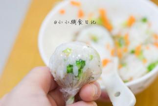 11、	用保鲜膜拧一下就变成球形了，一点都不会粘保鲜膜