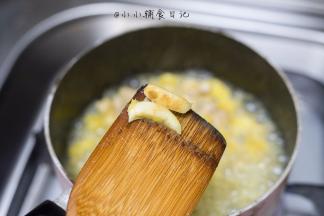 捞出大蒜，不然后面炖烂了孩子不小心吃到可能不喜欢