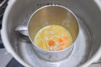 放入高压锅隔水炖，上汽以后小火炖15-20分钟，出锅加入适量盐即可