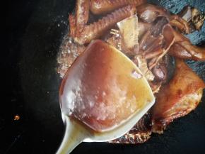 煮到汤汁变成浓稠状就可关火出锅了