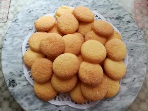 烤熟后的蛋糕取出脱模放凉