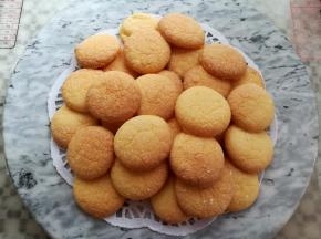 烤熟后的蛋糕取出脱模放凉