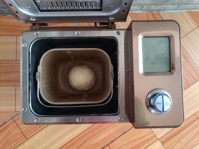 和面完成后用面包机发酵25分钟