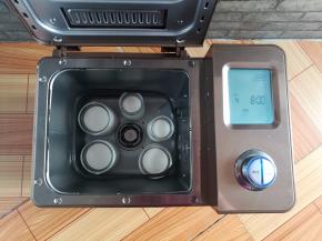 酸奶杯放到面包机腔里，启动酸奶程序8小时