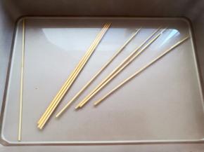 用开水烫一下竹签