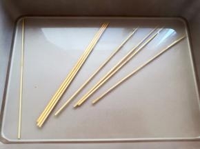 用开水烫一下竹签