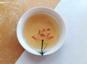 取20克的蜂蜜加30克水调匀备用