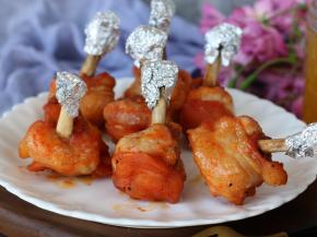 新奥尔良蜜汁鸡锤，搭配橙汁饮料，每个小朋友都很满意