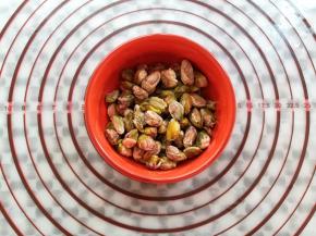 开心果剥壳称出56克果仁