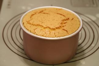 出炉轻震模具后倒扣在晾架上