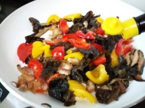 加生抽一勺，上个颜色。