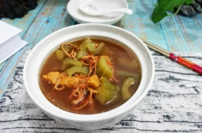大骨虫草花苦瓜汤