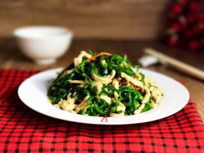 营养美味，微辣中带着清香扑鼻而来