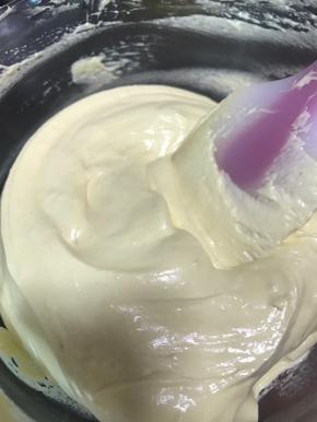 搅拌均匀的面糊。