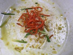 加入胡萝卜丝炒熟