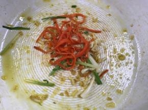 加入胡萝卜丝炒熟