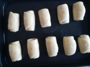 做好所有的，盖上保鲜膜，醒发20分钟。