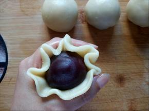 利用虎口将其包起，捏紧收口。