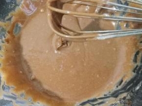 蛋黄糊搅拌均匀